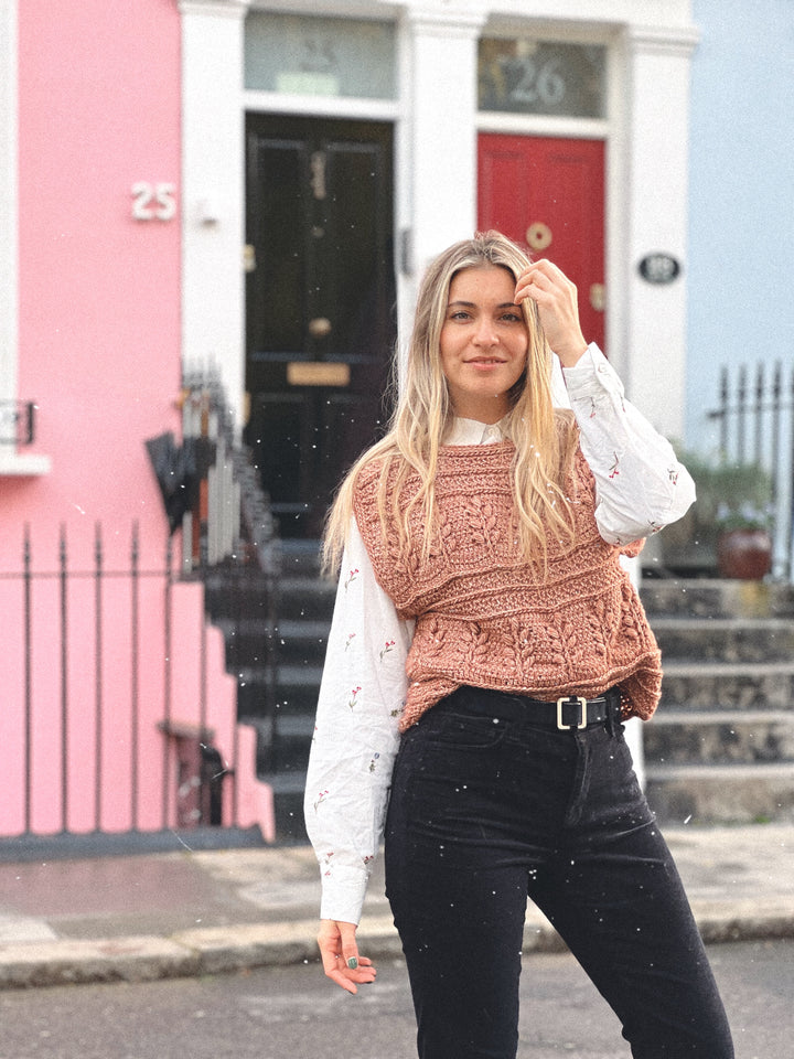 Curso online de crochet - Textura imitación tricot, tejida en crochet y aplicada a un chaleco - Diseño Florecer