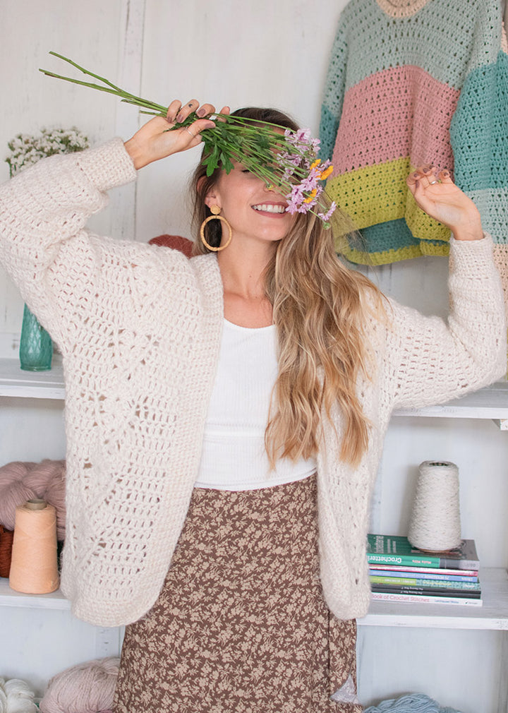 Cárdigan Jazmín + Patrón Gorro Burbuja de regalo