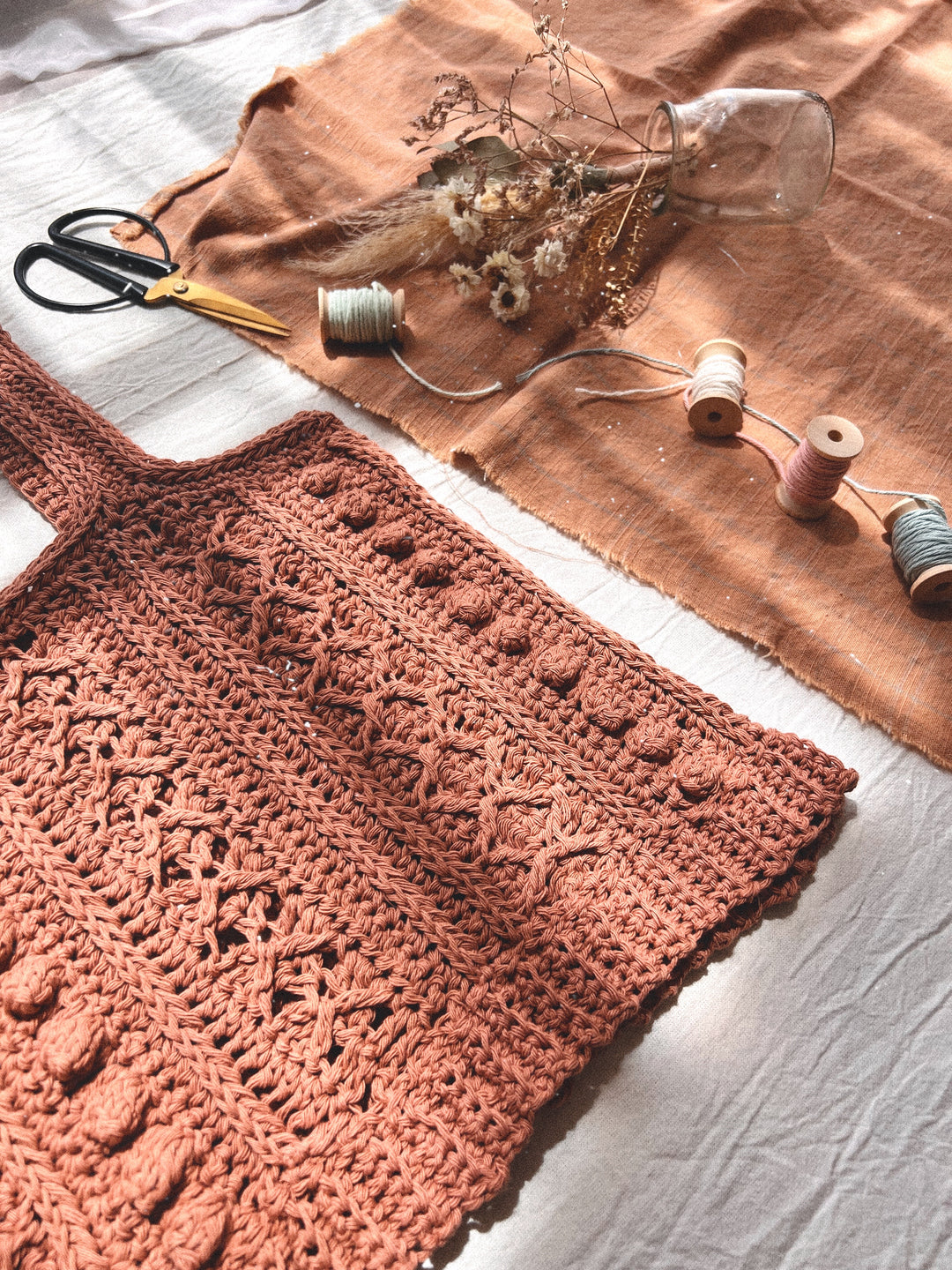 Guía de Tejido a crochet: Cómo tejer un Top a partir de una textura imitación al tricot- tejido vertical Top Otoño versión verano/versión invierno.